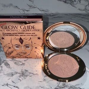NWT Charlotte Tilbury glow glide highlighter: pillow talk glow
Never used